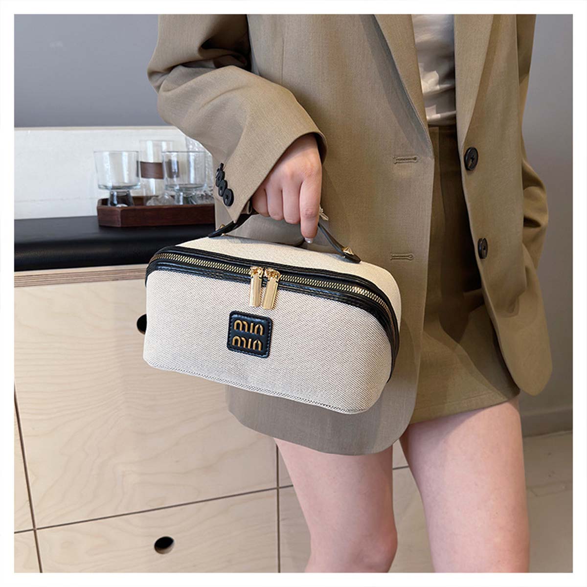 Luxury Skincare & Spa Reviews - Retro light luxury simple canvas hand-held